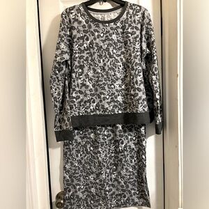 New Cuddle Duds Skirt Set Medium